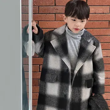 23 Осень/зима Новая корейская черно-белая клетчатая ткань для мальчиков малого и среднего размера с хлопчатобумажным утолщенным длинным пальто