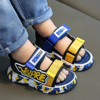  Детские сандалии 2023 года Новые сандалии для мальчиков Модные летние корейские повседневные противоскользящие мягкие подошвы Студент Мальчик Пляжные сандалии Детская обувь